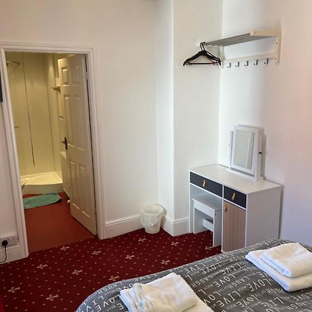 Marston Town Centre Villa Blackpool Luaran gambar