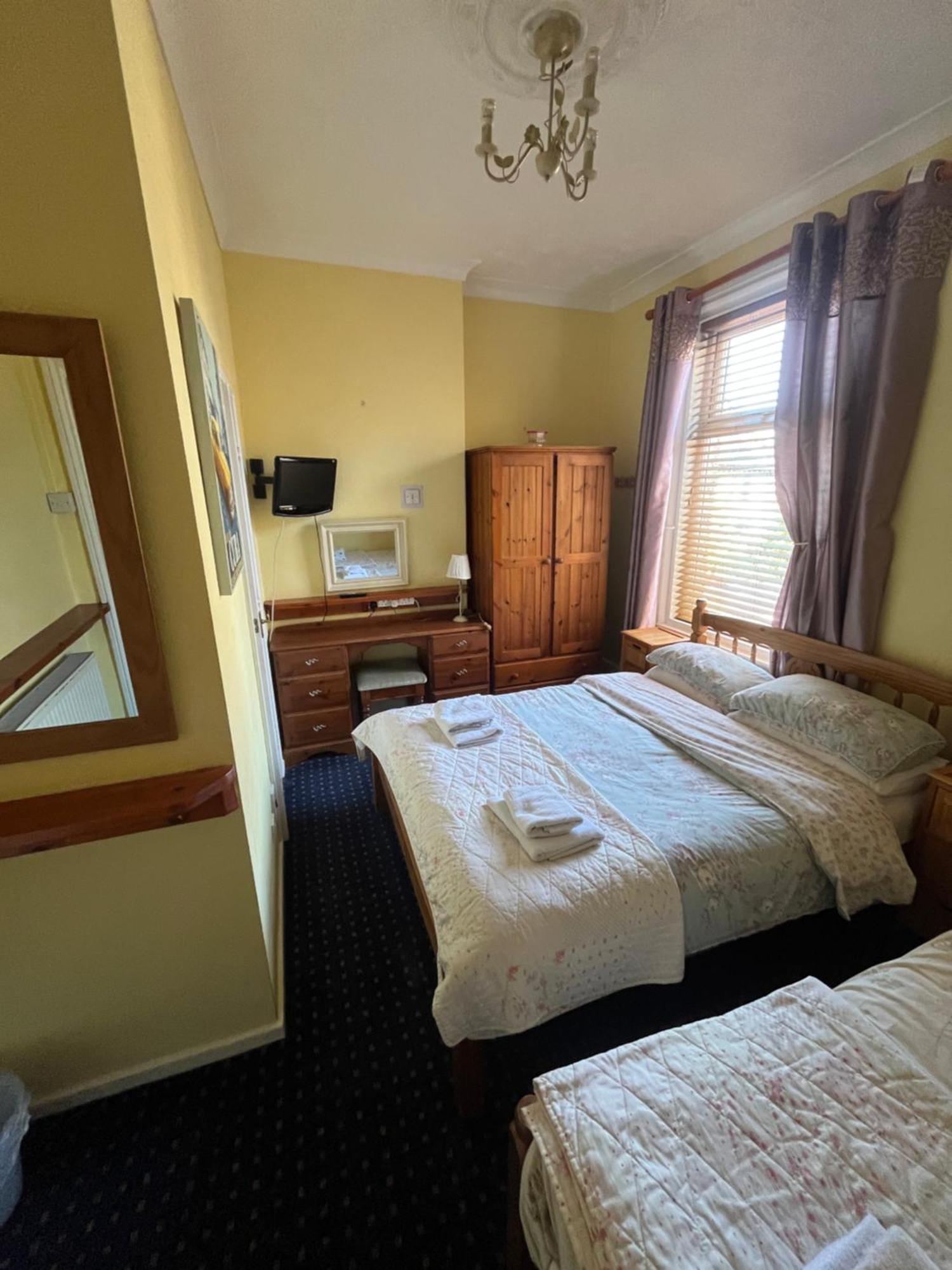 Marston Town Centre Villa Blackpool Luaran gambar